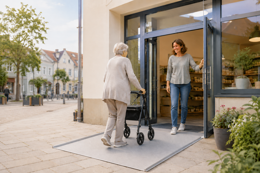 Barrierefreiheit beginnt mit Aufmerksamkeit: Kleine Gesten, die Menschen mit Mobilitätshilfe im Alltag wirklich helfen